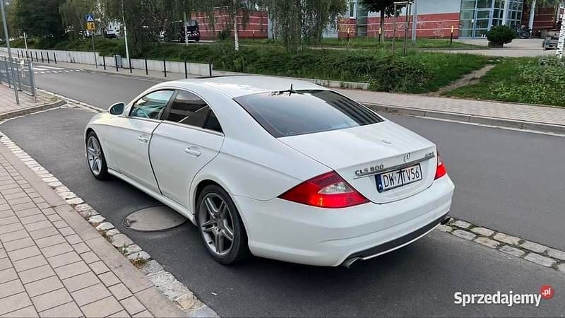 Biały Używany 2006 Mercedes CLS500 AMG Coupe | 21 000 zł - Obraz 1/4