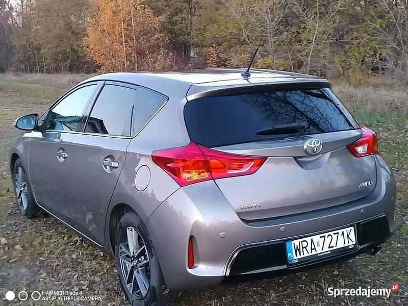 Używany Toyota Auris Edition 2015 Złoty Hatchback
