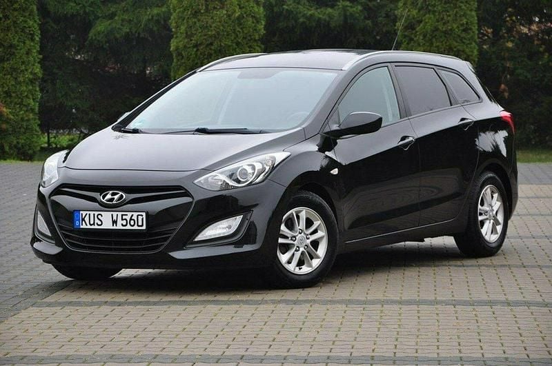 Używany Hyundai i30 90 KM (66 kW) 2012 Czarny (metalik) Kombi
