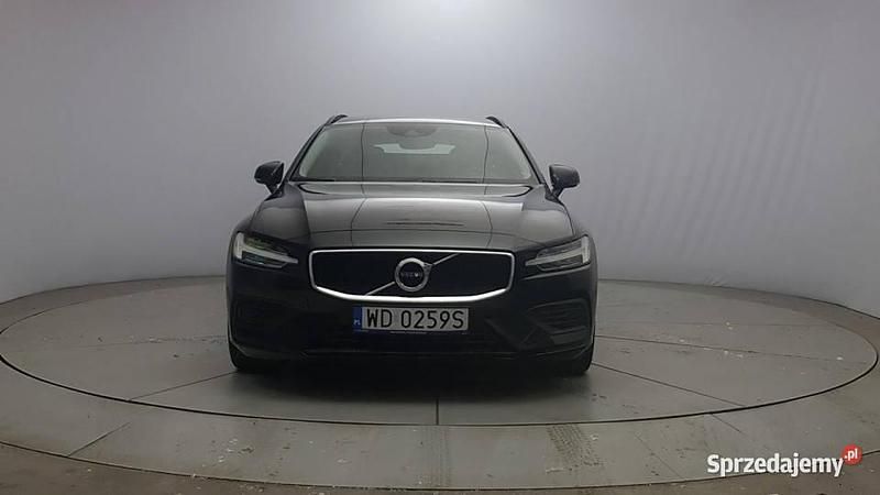 Czarny Używany 2021 Volvo V60 Momentum Kombi | 109 700 zł (Drogi) - Obraz 1/4