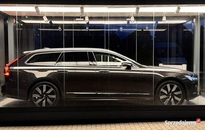 Używany Volvo V90 Plus 398 KM (292 kW) 2023 Brązowy Kombi