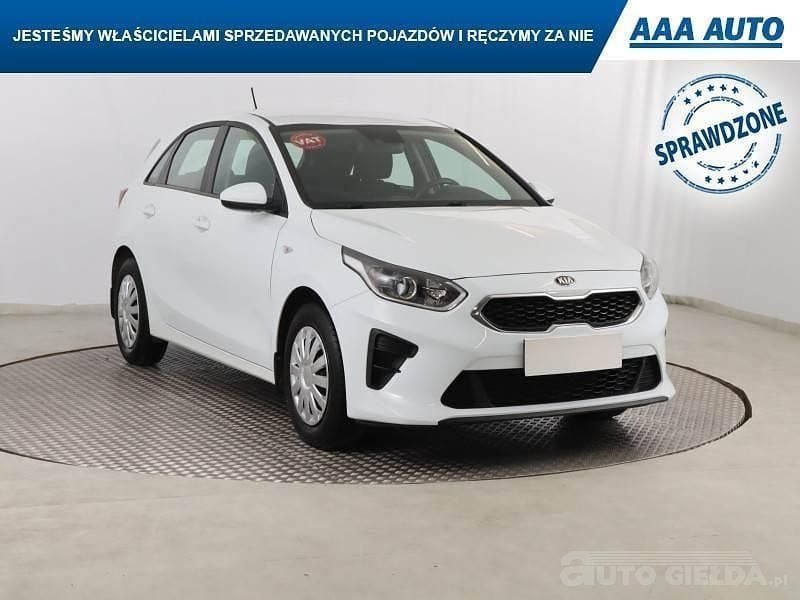 Biały Używany 2018 Kia Ceed | 40 999 zł (Uczciwa cena) - Obraz 1/4