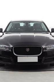 Używany Jaguar XE 180 KM (132 kW) 2016 Czarny Sedan/Limuzyna