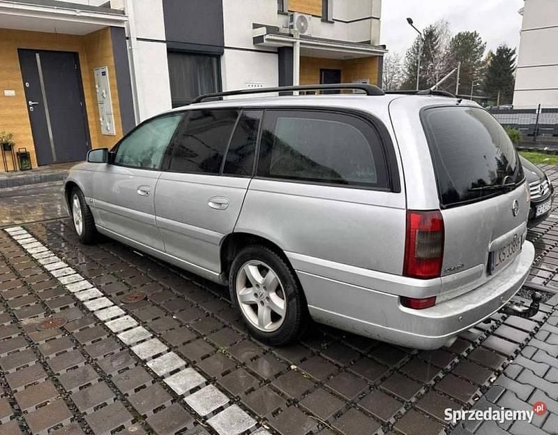 Srebrny Używany 2003 Opel Omega Kombi | 9999 zł - Obraz 1/4