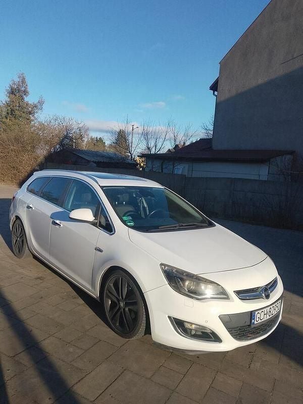 Używany Opel Astra 2012 Biały Kombi
