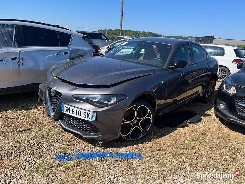 Szary Używany 2023 Alfa Romeo Giulia Sedan/Limuzyna | 83 500 zł - Obraz 1/4