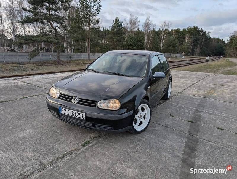 Czarny Używany 1998 VW Golf IV Hatchback | 3500 zł (Uczciwa cena) - Obraz 1/4