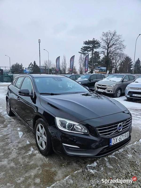 Używany Volvo V60 2014 Czarny Kombi