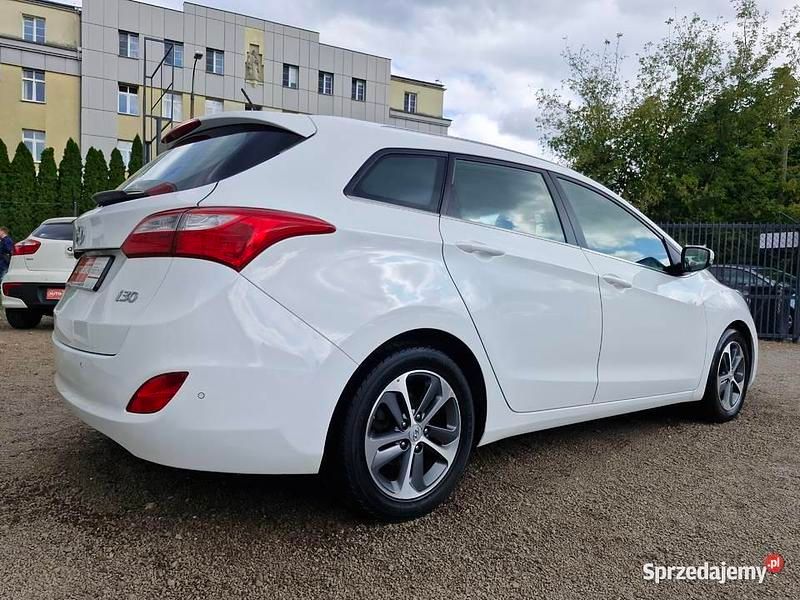 Używany Hyundai i30 100 KM (73 kW) 2016 Biały Kombi