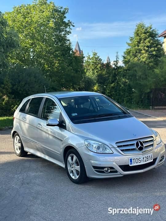 Srebrny Używany 2010 Mercedes A180 Minivan | 18 999 zł (Uczciwa cena) - Obraz 1/4