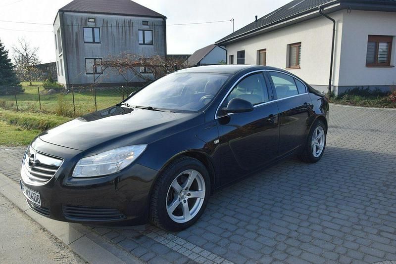 Używany Opel Insignia 180 KM (132 kW) 2010 Czarny Hatchback