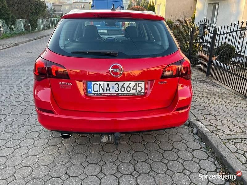Używany Opel Astra 2011 Czerwony Kombi