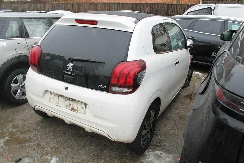 Biały Używany 2015 Peugeot 108 Hatchback | 14 900 zł - Obraz 1/4
