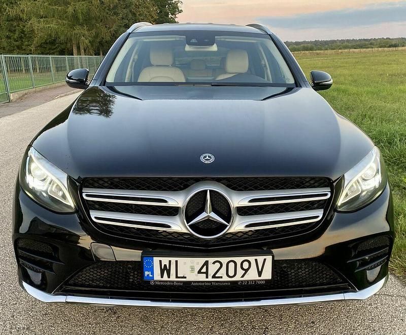 Czarny Używany 2018 Mercedes GLC250 SUV | 132 000 zł - Obraz 1/3