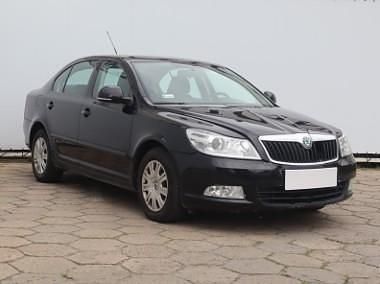 Czarny Używany 2010 Skoda Octavia Hatchback | 13 499 zł (Super Cena) - Obraz 1/4