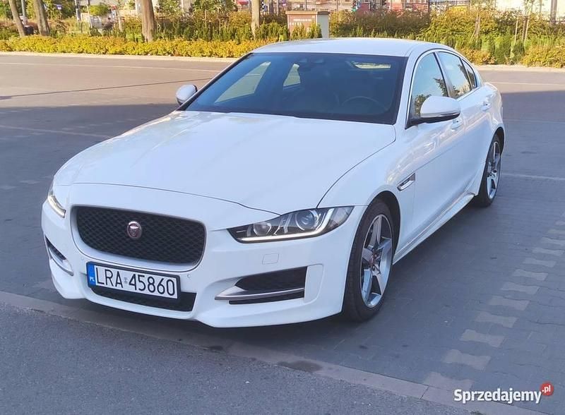 Biały Używany 2016 Jaguar XE Sedan/Limuzyna | 60 450 zł (Dobra cena) - Obraz 1/4