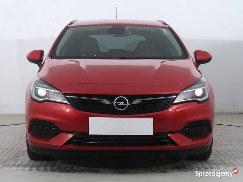 Czerwony Używany 2019 Opel Astra Kombi | 48 499 zł (Uczciwa cena) - Obraz 1/4