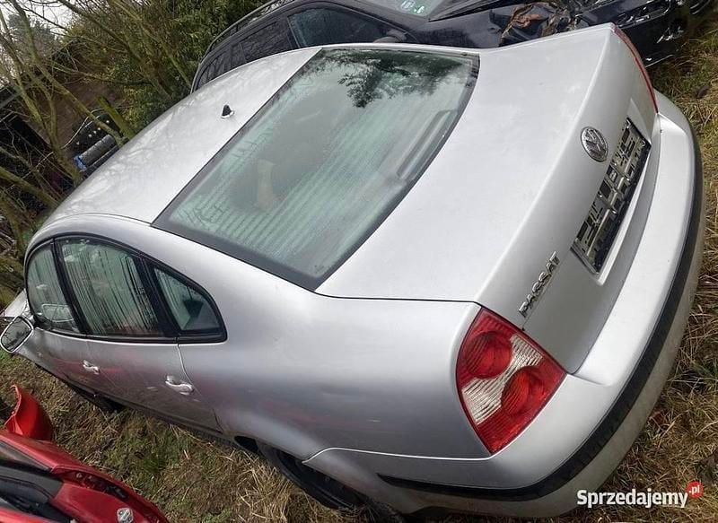 Używany VW Passat 2002 Srebrny Sedan/Limuzyna