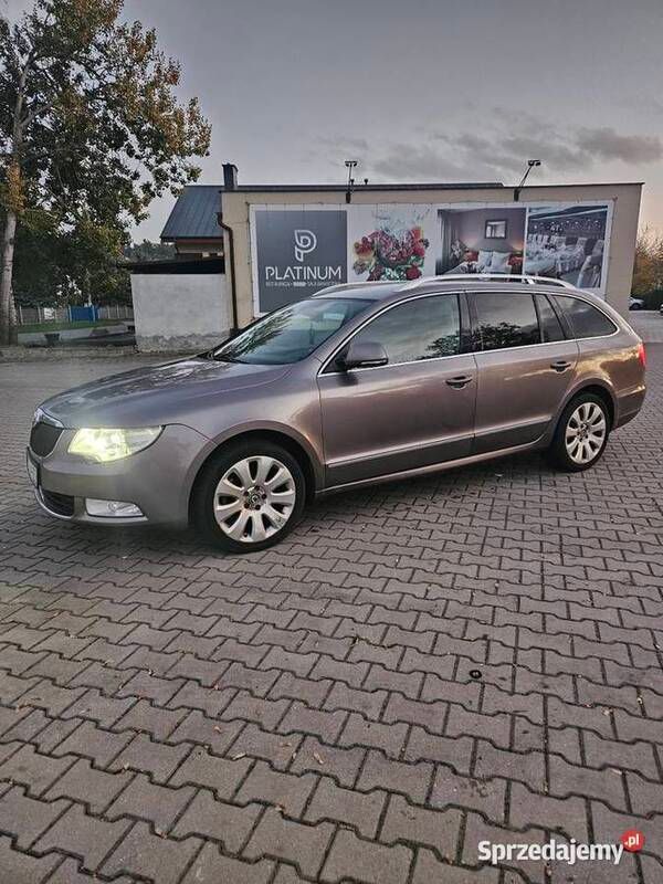 Brązowy Używany 2010 Skoda Superb Kombi | 25 900 zł (Dość drogi) - Obraz 1/4