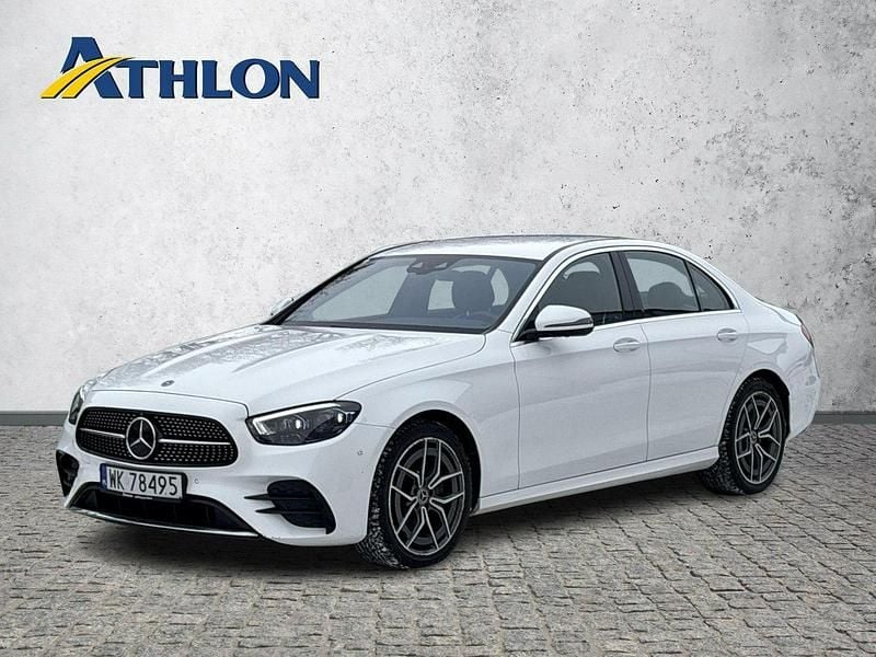 Używany Mercedes E220 194 KM (142 kW) 2021 Biały Sedan/Limuzyna