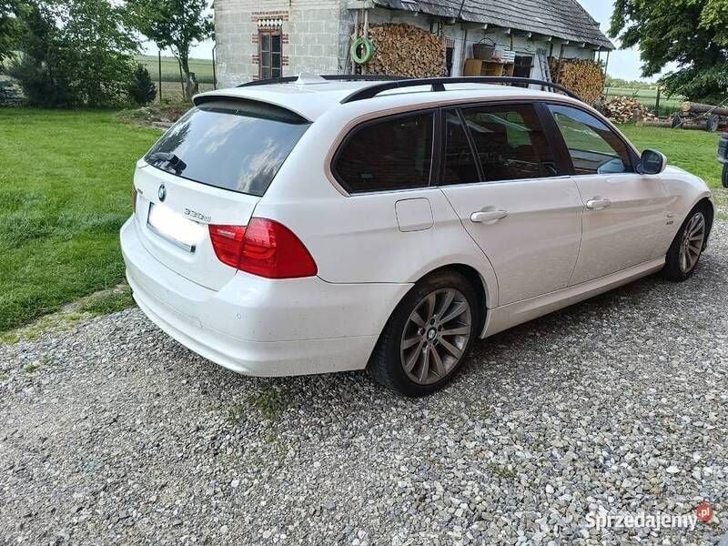 Biały Używany 2009 BMW 330 Kombi | 22 000 zł - Obraz 1/4