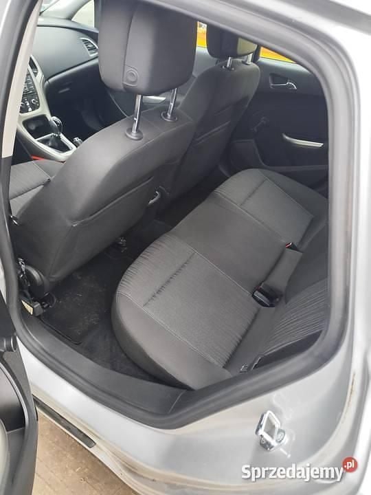 Używany Opel Astra 2010 Srebrny Hatchback