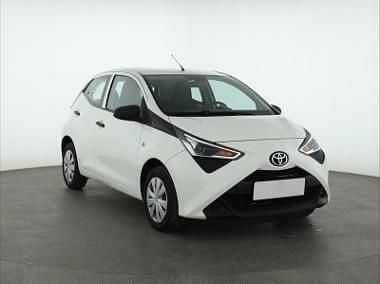 Używany Toyota Aygo 72 KM (52 kW) 2018 Biały Hatchback