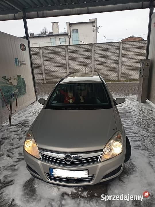 Używany Opel Astra 2007 Srebrny Kombi