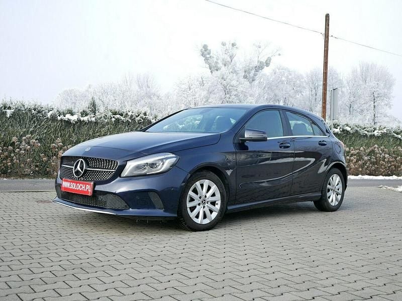 Granatowy Używany 2017 Mercedes A180 Hatchback | 53 900 zł (Super Cena) - Obraz 1/4