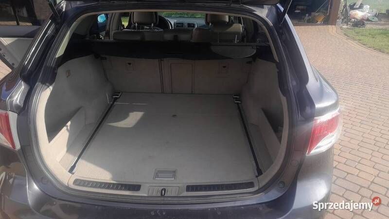 Używany Toyota Avensis 2011 Srebrny Kombi