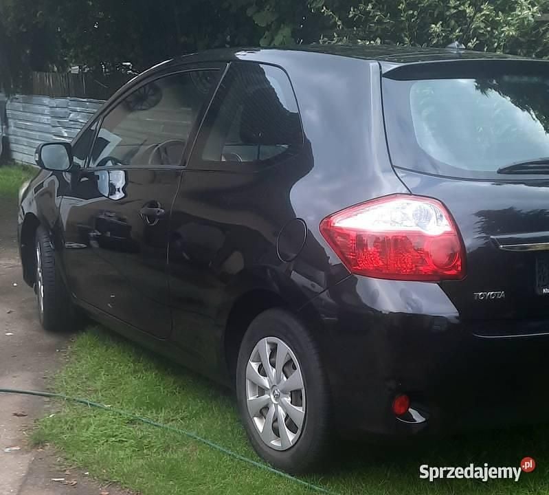 Używany Toyota Auris 101 KM (74 kW) 2012 Czarny Hatchback