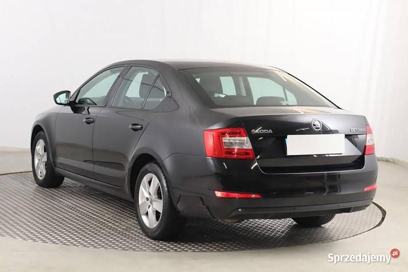 Używany Skoda Octavia 2016 Czarny Hatchback