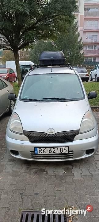 Srebrny Używany 1999 Toyota Yaris Verso Minivan | 5500 zł - Obraz 1/4