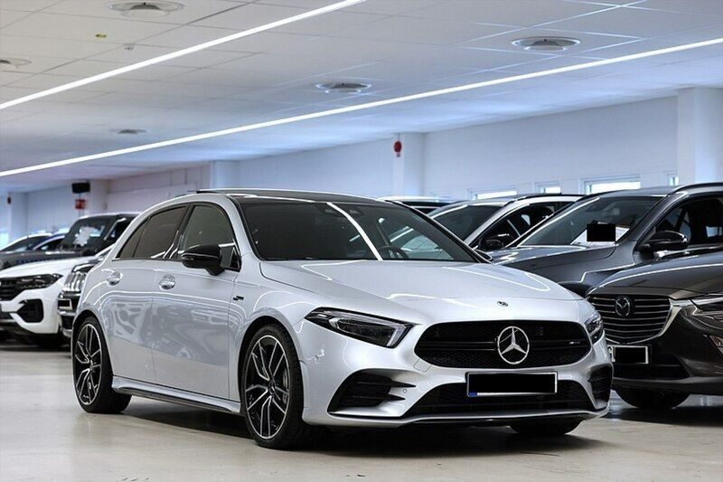 Srebrny (metalik) Używany 2022 Mercedes A35 AMG AMG Hatchback | 198 900 zł - Obraz 1/4