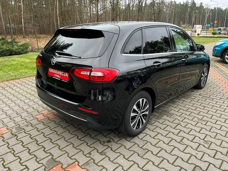 Używany Mercedes B180 116 KM (85 kW) 2020 Czarny Minivan