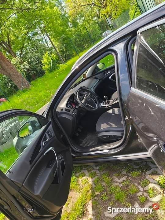 Używany Opel Insignia 180 KM (132 kW) 2010 Czarny Kombi