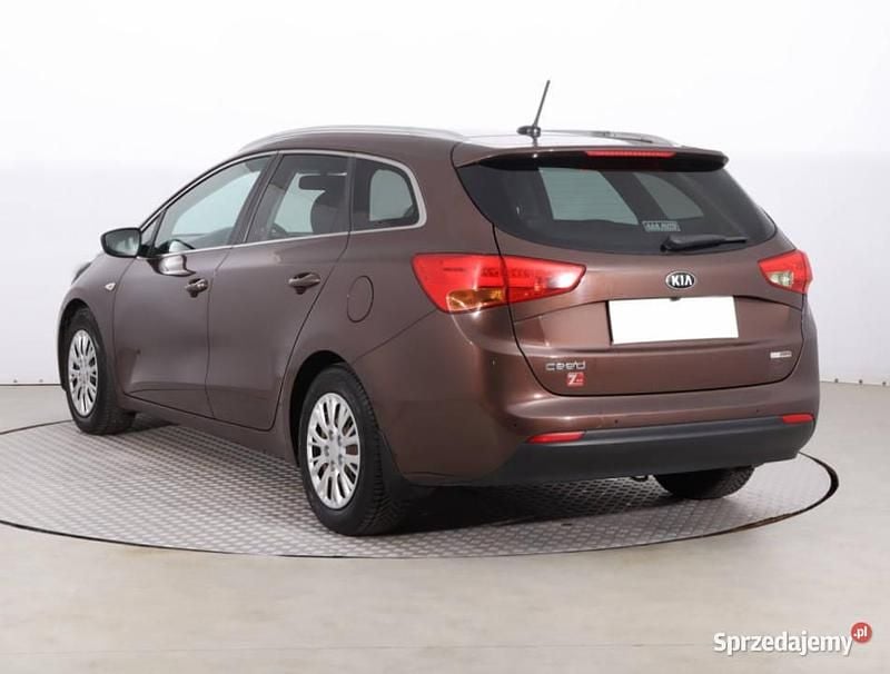 Używany Kia Ceed 135 KM (99 kW) 2015 Brązowy Hatchback