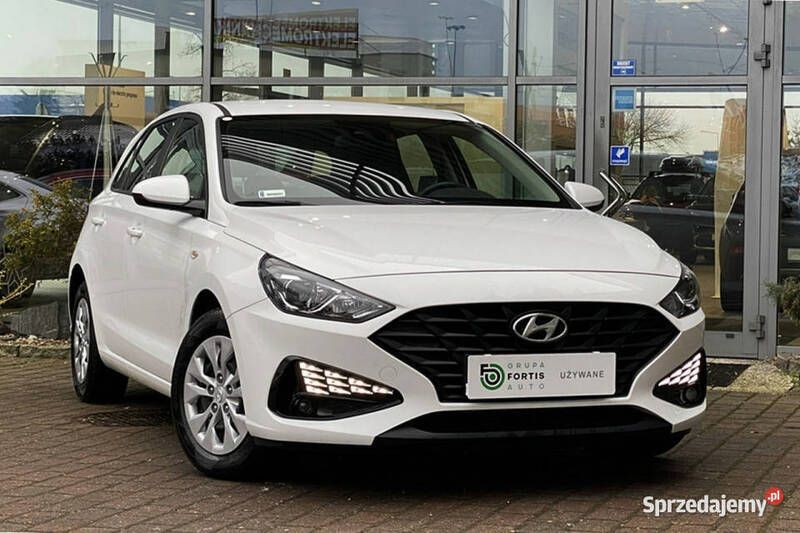 Biały Używany 2021 Hyundai i30 Classic Hatchback | 74 900 zł (Drogi) - Obraz 1/4