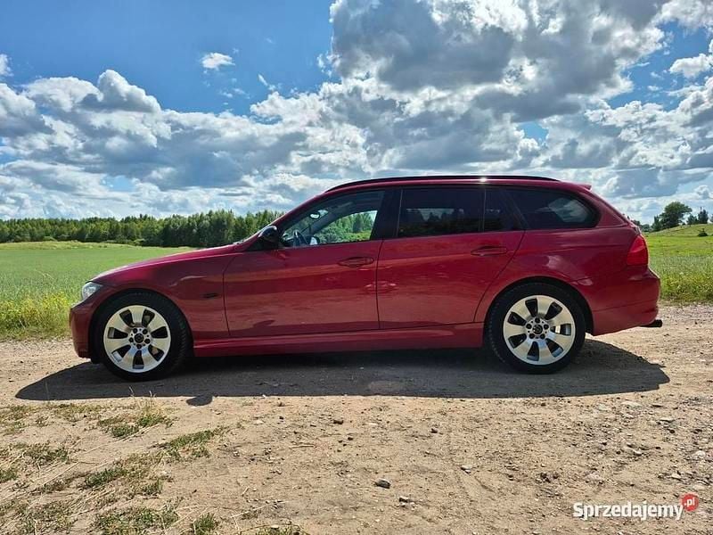 Czerwony Używany 2010 BMW 318 Kombi | 29 500 zł (Drogi) - Obraz 1/4