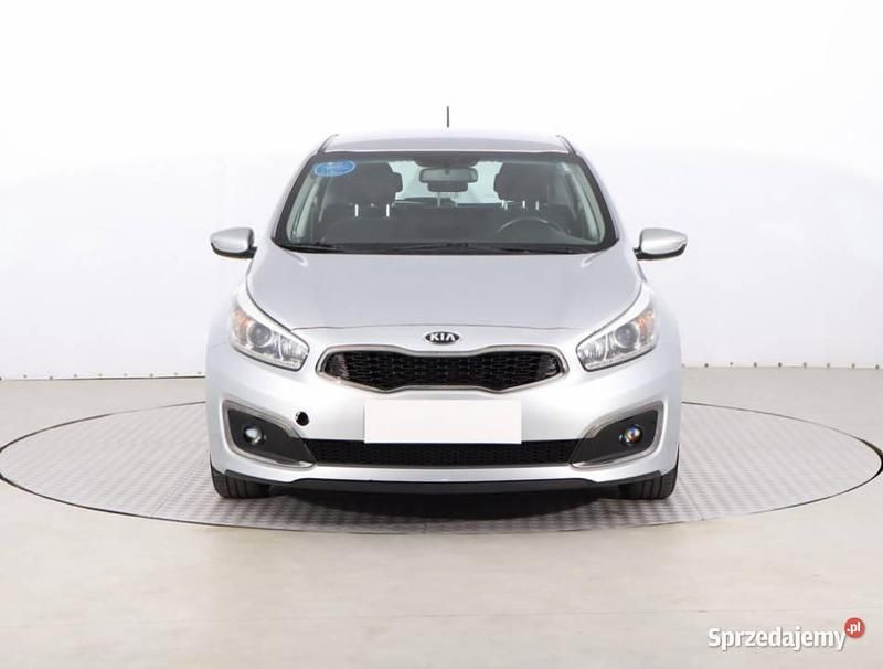 Srebrny Używany 2015 Kia Ceed Hatchback | 31 499 zł (Uczciwa cena) - Obraz 1/4