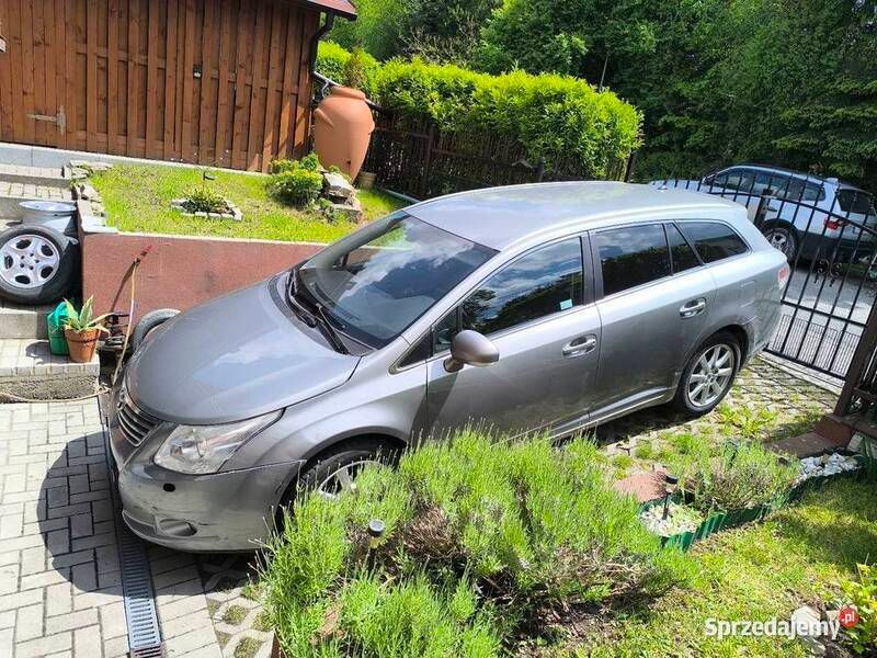 Srebrny Używany 2009 Toyota Avensis Kombi | 10 000 zł (Super Cena) - Obraz 1/4