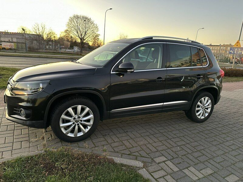 Czarny (metalik) Używany 2012 VW Tiguan SUV | 39 900 zł (Dobra cena) - Obraz 1/4