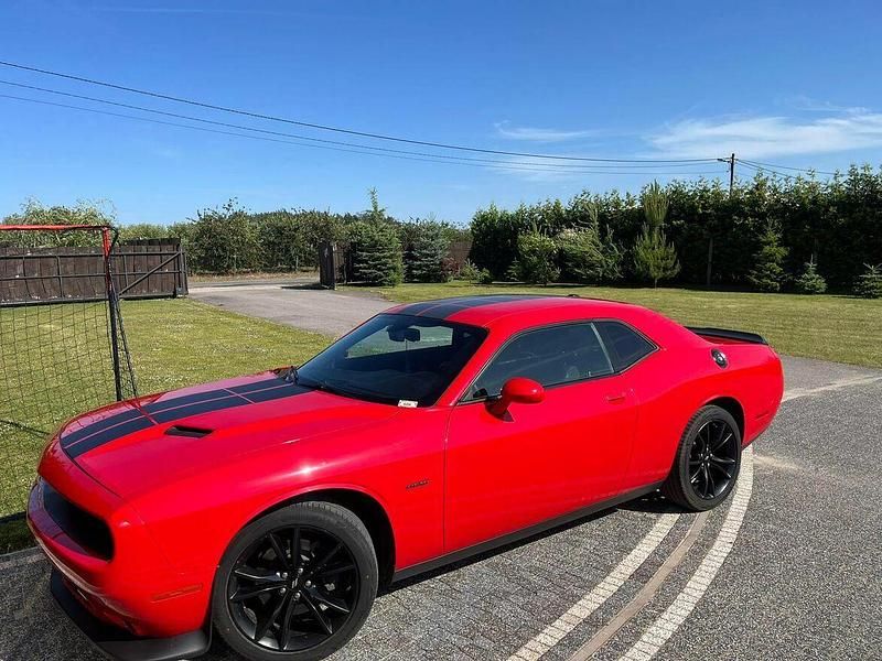 Używany Dodge Challenger 2017 Czerwony Coupe
