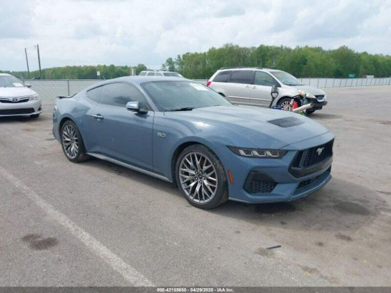 Szary Używany 2023 Ford Mustang Coupe | 124 480 zł - Obraz 1/4