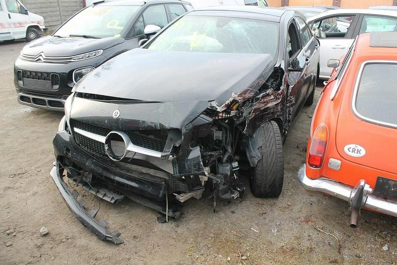 Używany Mercedes A180 109 KM (80 kW) 2017 Czarny Hatchback