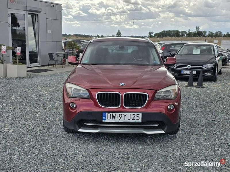 Bordowy Używany 2012 BMW X1 SUV | 32 900 zł (Dobra cena) - Obraz 1/4
