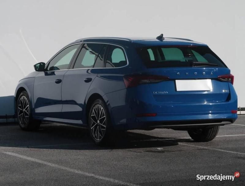 Używany Skoda Octavia 150 KM (110 kW) 2022 Niebieski Kombi