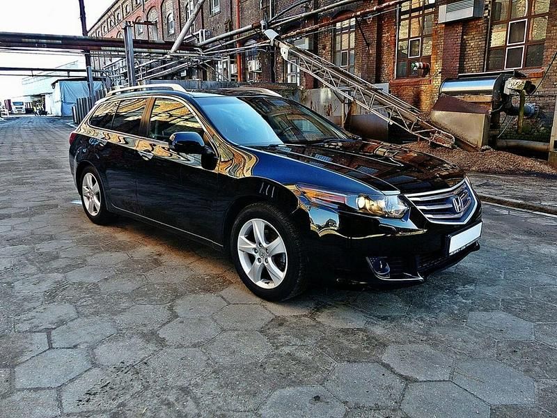 Używany Honda Accord Executive 156 KM (114 kW) 2009 Czarny (metalik) Kombi