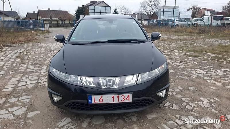 Używany Honda Civic 83 KM (61 kW) 2006 Czarny Hatchback