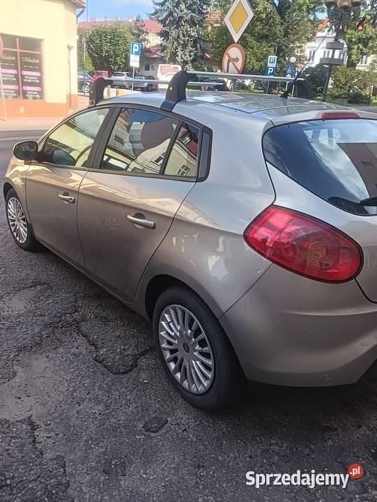 Beżowy Używany 2008 Fiat Bravo Hatchback | 10 000 zł (Dość drogi) - Obraz 1/4